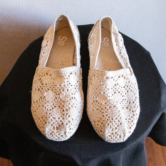 Tan string patterned flats - Picture 2 of 2